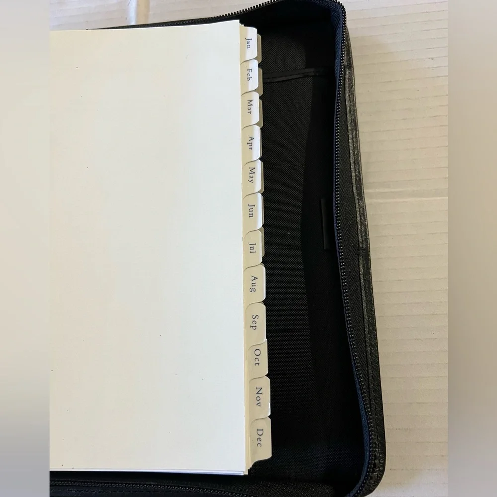 Franklyn Covey Planner Sleek and stylish black leather Planner